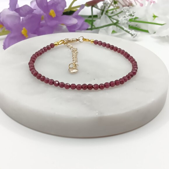 Minimalist Bracelet with Natural Garnet - Picture 4 of 13
